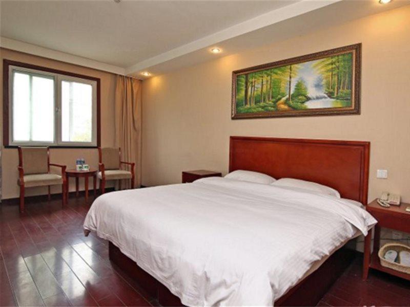 Hotel Greentree Inn Shanghai Jiangwan Town Express Hotel 3*